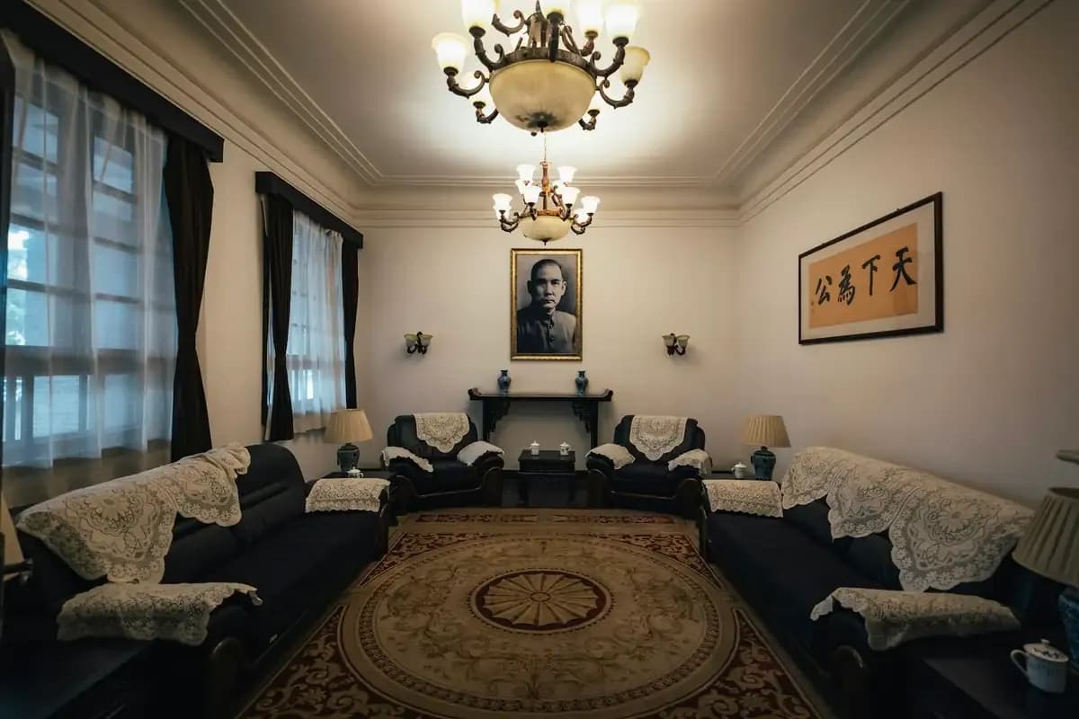 مبل سلطنتی نه‌نفره ملکه