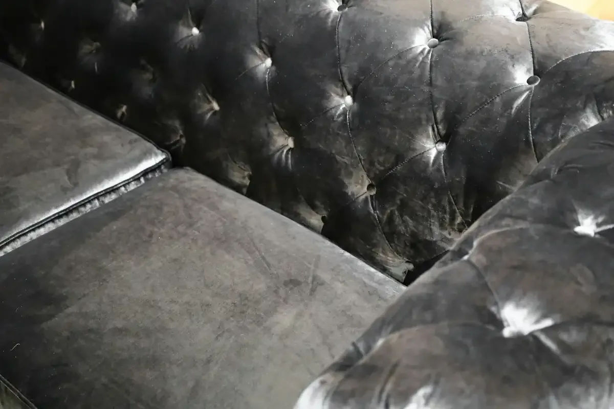 مبل چستر چیست و به چه دکوری میآید؟