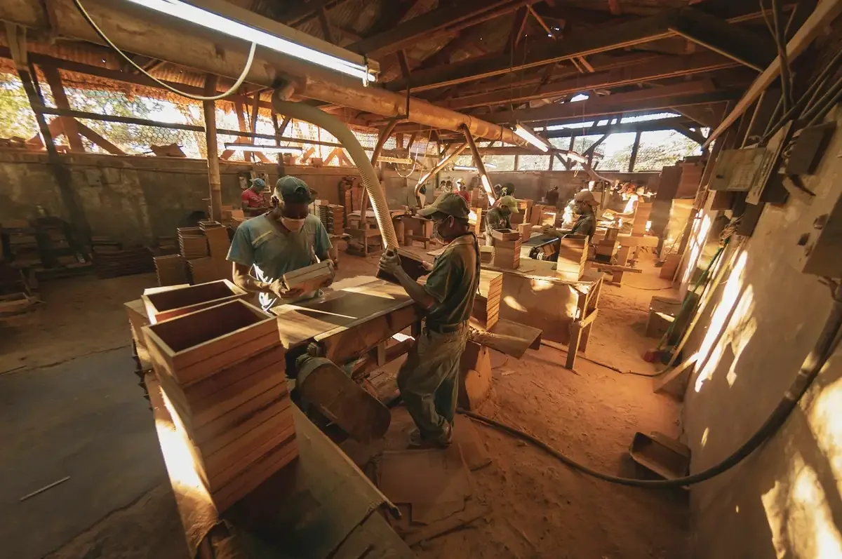 Buying Furniture Wholesale: A Retailer’s Guide to Sourcing Direct from the Maker